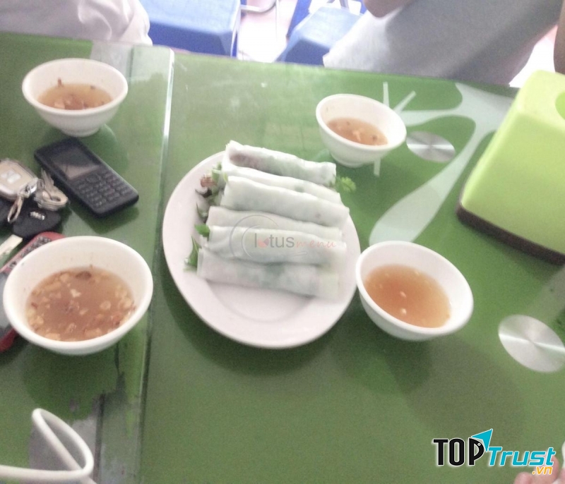 Phở cuốn ngon cũng nhờ nước chấm đậm đà