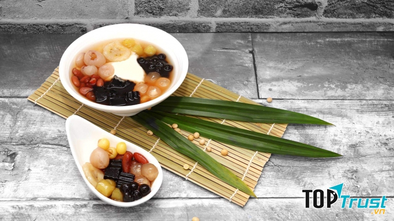 Phớ Đê - Tào phớ truyền thống ăn kèm với nhiều topping phong phú.