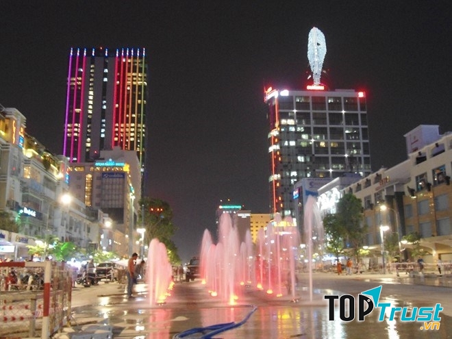 Phố đi bộ Nguyễn Huệ