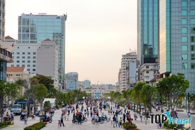 Phố đi bộ Nguyễn Huệ