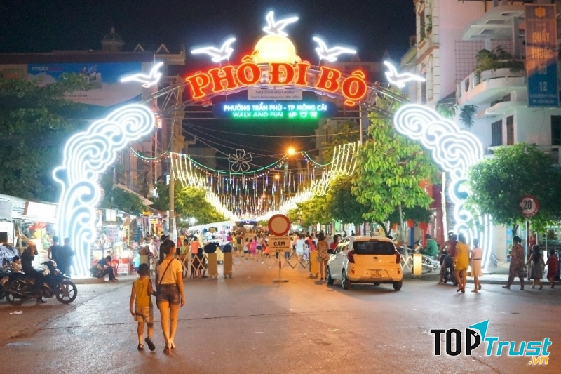 Phố đi bộ Móng Cái