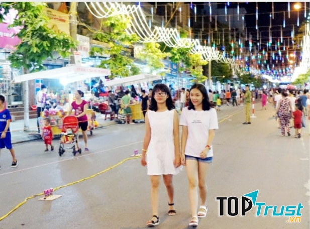 Một góc phố đi bộ Móng Cái