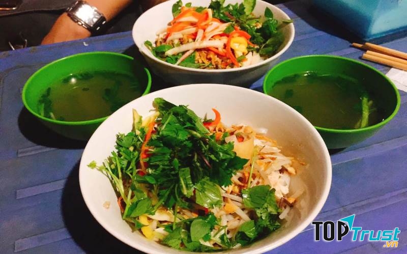 Phở gà trộn Khánh Béo
