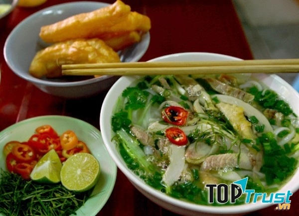 Một bát phở ở đây khá đầy đặn, phục vụ vô cùng chu đáo