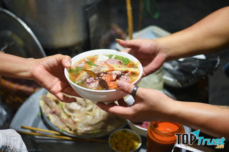Gánh phở Hàng Bạc