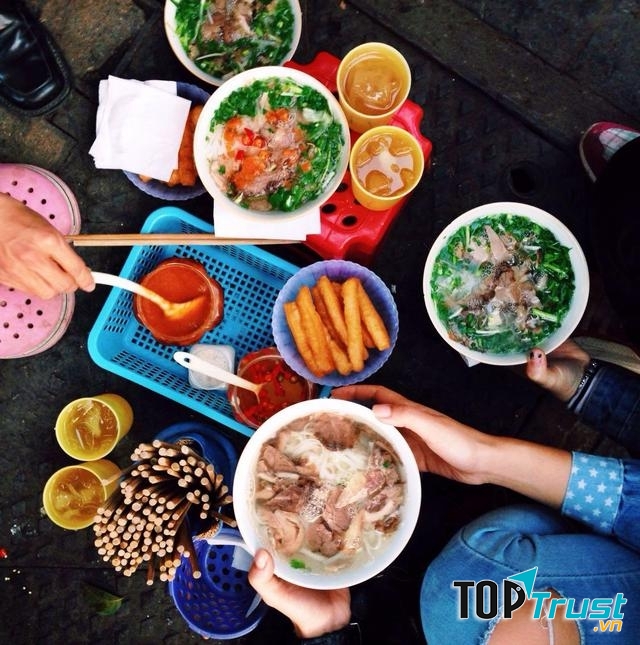Phở gánh Hàng Chiếu