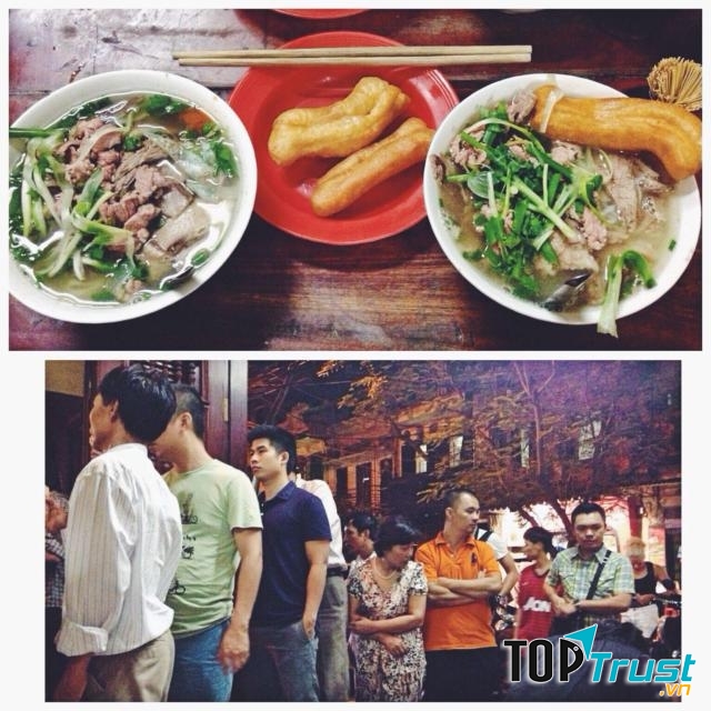 Thực khách chấp nhận đứng xếp hàng chỉ để được thưởng thức món phở này.