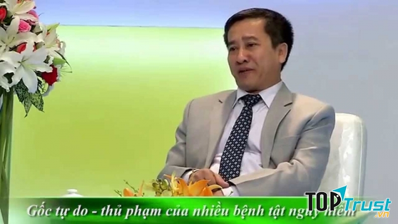 Phó giáo sư trong một chương trình truyền hình về tư vấn sức khỏe thần kinh