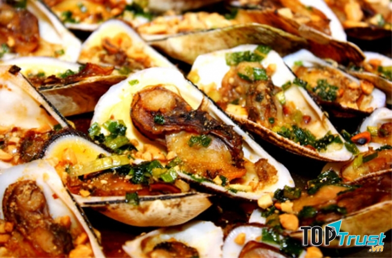 Món hàu nước trên phố hải sản Nguyễn Tất Thành