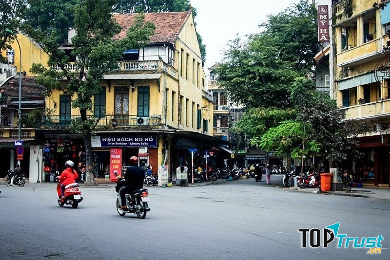 Phố Hồ Hoàn Kiếm