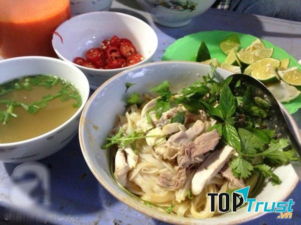 Phở trộn gà ngon Trần Hưng Đạo