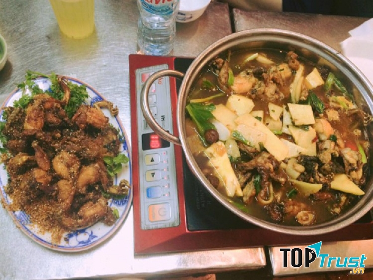 Phố lẩu nướng Phó Đức Chính