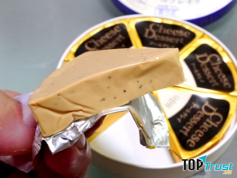 Được làm từ 100% pho mát tươi và trái cây xay nhuyễn của Nhật, giàu canxi và lipid Phô mai giúp bé cao to khỏe mạnh, phát triển xương tốt