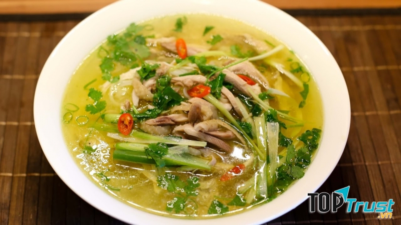 Gà ăn vào rất ngọt thịt, vị rất ngon nhất là nước dùng.