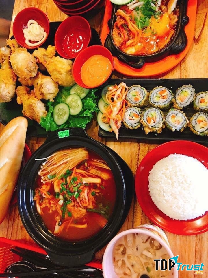 Menu đa dạng, phong phú Phố Mì Cay Seoul