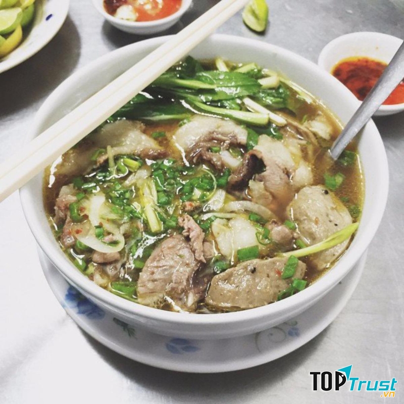Phở Minh là một trong những quán phở sở hữu hương vị phở Bắc ngon bậc nhất Sài Thành