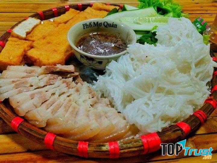 Món bún đậu hấp dẫn tại quán
