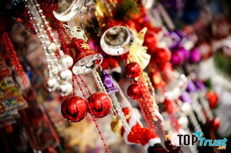 Phố Núi Trúc – địa điểm bán đồ Noel nhộn nhịp khu vực quận Ba Đình