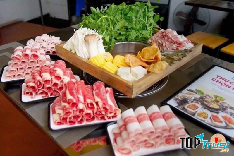 Nguyên liệu nhúng lẩu được chuẩn bị kỹ lưỡng và đảm bảo