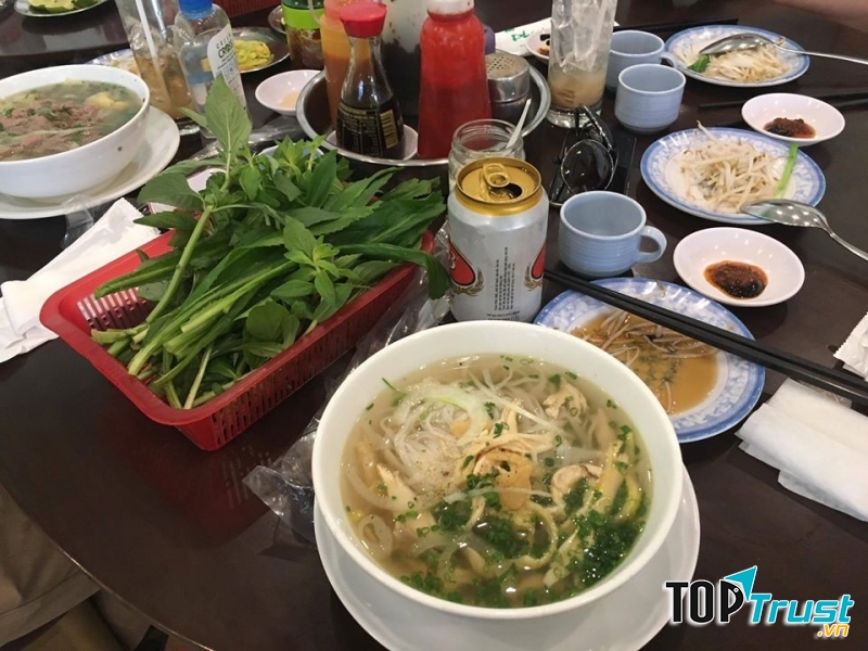 Phở gà hấp dẫn