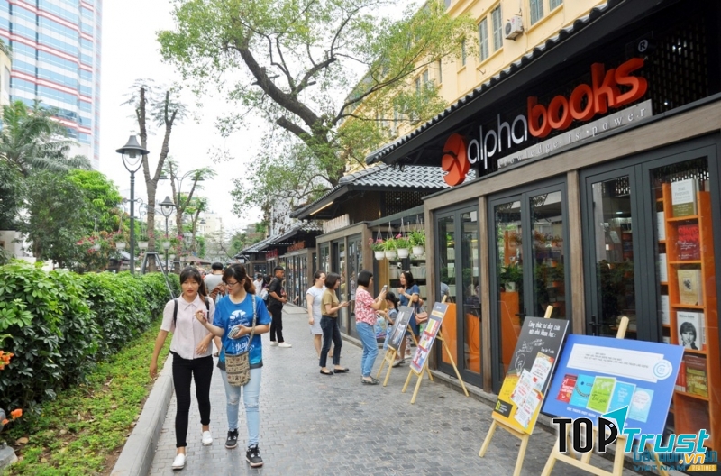 Phố sách Trần Huy Liệu