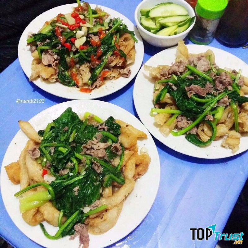 Ngon nhất ở quán là phở sợi chiên