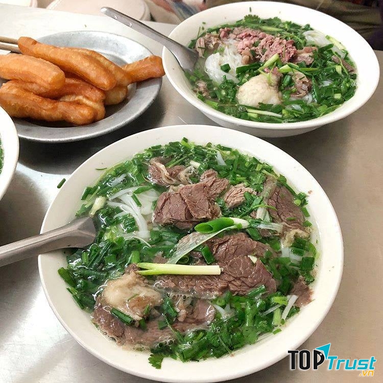 Quán phở mà bạn nhất định phải thử khi đặt chân đến Hà Nội đó chính là Phở Thìn