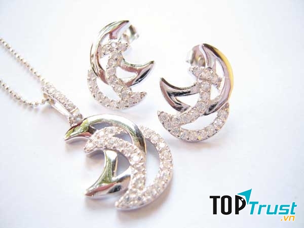 Trang sức bạc luôn là lựa chọn ưu tiên cho khách hàng