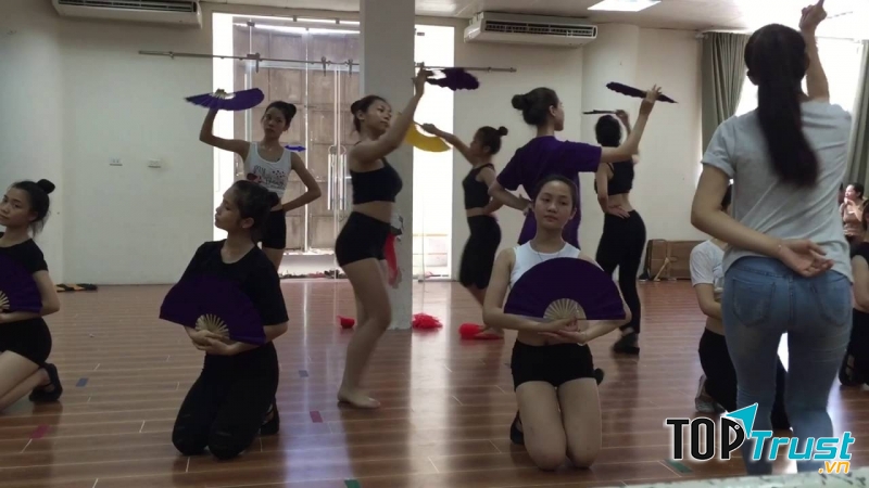 Sàn học chuyên ngành của sinh viên Khoa Múa tại VNQ