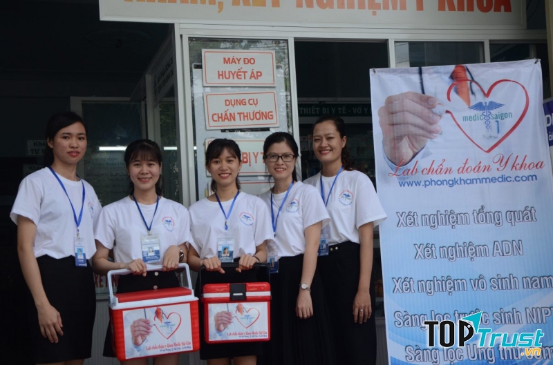 Sau khi đặt lịch, đội ngũ nhân viên sẽ nhanh chóng tiếp cận nhà bạn để lấy mẫu, và thời gian trả kết quả cũng nhanh chóng không khác gì khi bạn đến phòng khám