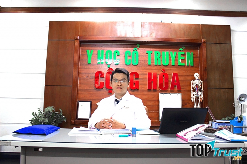Bác sỹ phòng khám Đông y Cộng Hòa