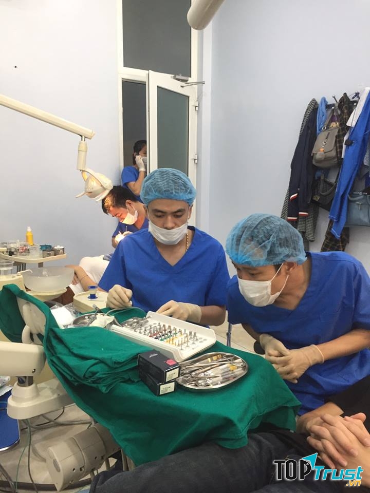 Đội ngũ nha sĩ với chuyên môn cao tại PK Nha khoa BS Tuấn