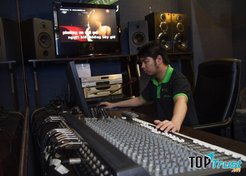 Phòng thu âm Cần Nguyễn, sẽ tư vấn cho bạn cách thể hiện bài hát chi tiết từng câu, từng đoạn, từng chữ
