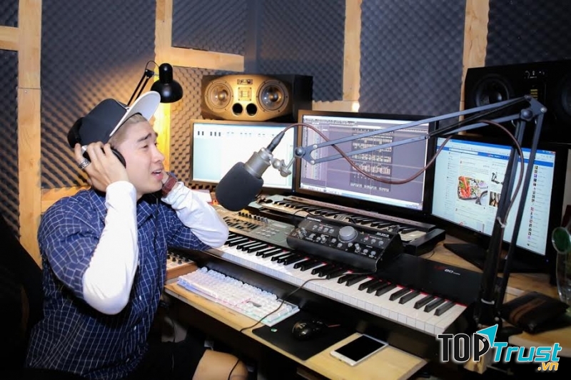 Phòng thu Thanh Tùng mang đến cho bạn trải nghiệm thu âm chuyên nghiệp với mức giá cạnh tranh nhất