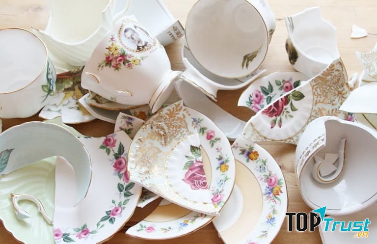 Tục ném bát đĩa