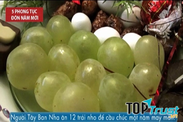 Phong tục ăn nho chào đón năm mới của người Tây Ban Nha
