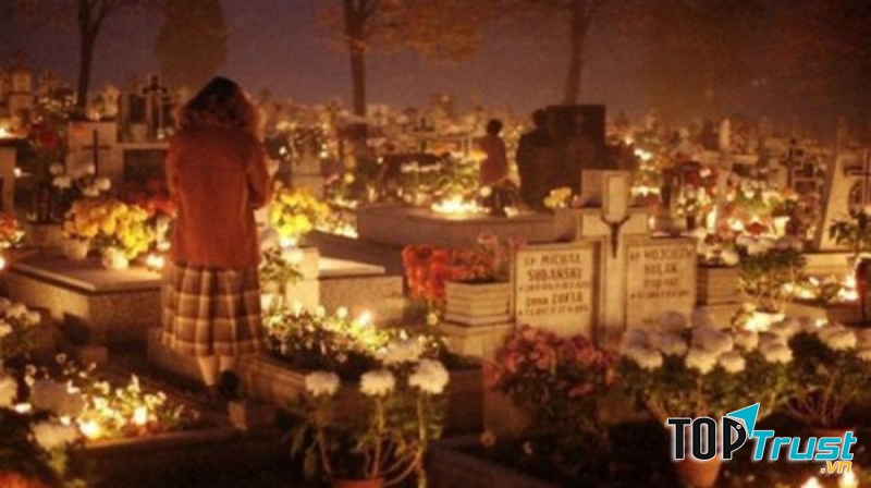 Phong tục đón năm mới kỳ lạ ở bên mộ người thân trong nghĩa trang của người Chille