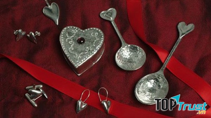 Ngày Valentine, thay vì hoa hồng, người dân xứ Wales tặng nhau những chiếc thìa