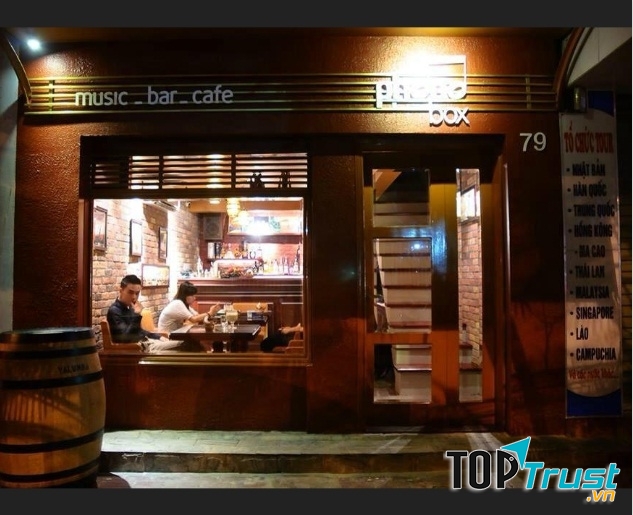 Không gian của Phono Box - Cafe & Restaurant nhìn từ bên ngoài