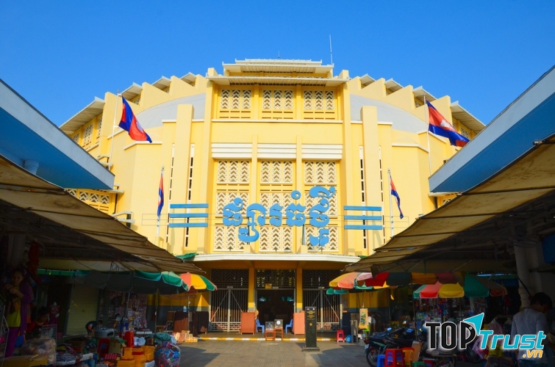 Hình ảnh bên ngoài khu chợ với thiết kế khá cầu kì