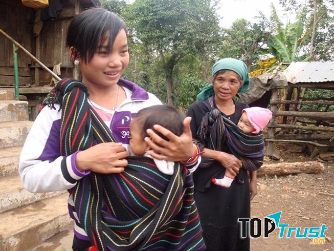 Nhiều học sinh dân tộc lấy chồng sớm kéo theo nhiều hệ lụy