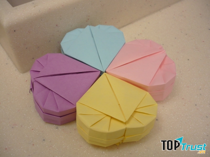 Em không thể từ chối được với bất cứ lời tán tỉnh nào của bọn con trai cả