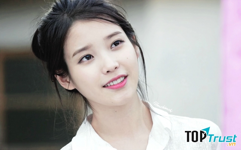 Làn da trắng sứ của IU