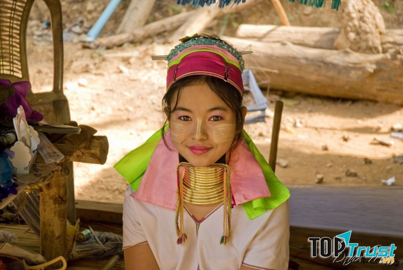 Phụ nữ Padaung với những chiếc cổ dài