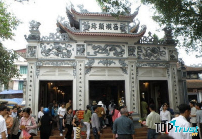 Phủ Tây Hồ ngày đầu năm