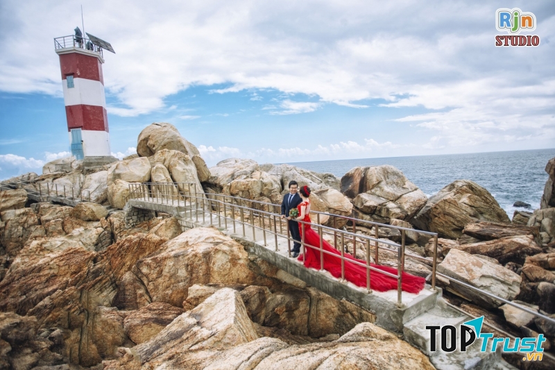 Ảnh cưới ngoại cảnh chụp tại Hải Đăng Gành Đèn