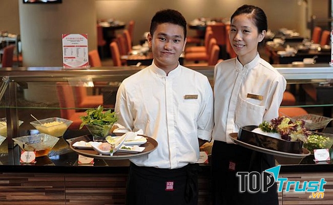 Phục vụ quán ăn