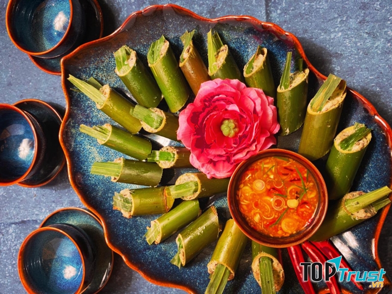 Thức ăn tại Phủi Quán khá đầy đặn, ngon mắt, ngon miệng