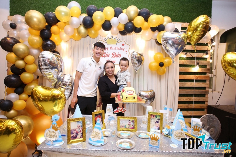 Phong cách độc đáo với menu phong phú, Phủi Quán rất phù hợp tổ chức những bữa tiệc vui nhộn, náo nhiệt