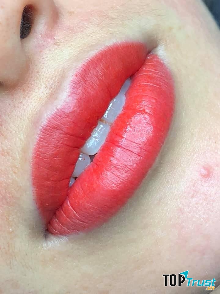 Phun xăm Hồng Cẩm